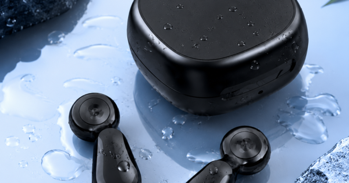 Flip top case earbuds