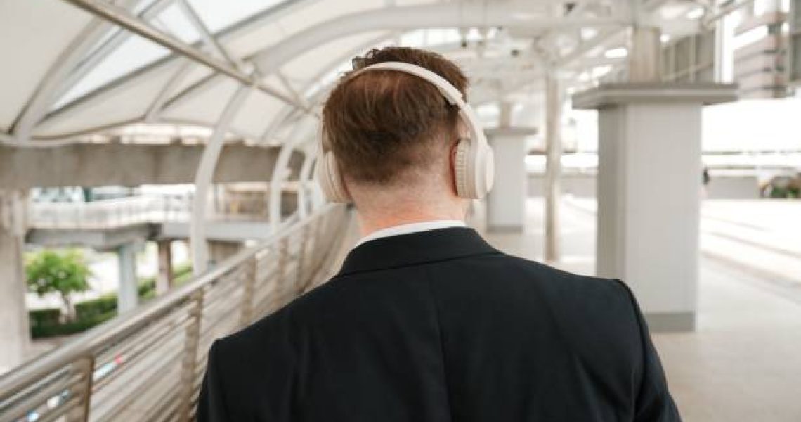 travel noise cancelling headphones